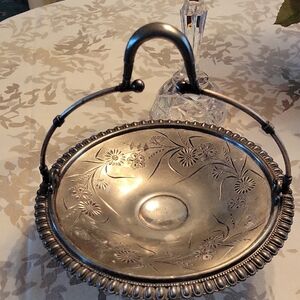Meridan Co. Quad Plated Bowl W/handle....EUC